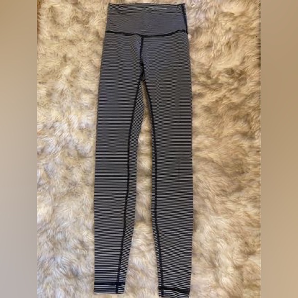 Lululemon Wunder Under Leggings Size 4 - Picture 2 of 2